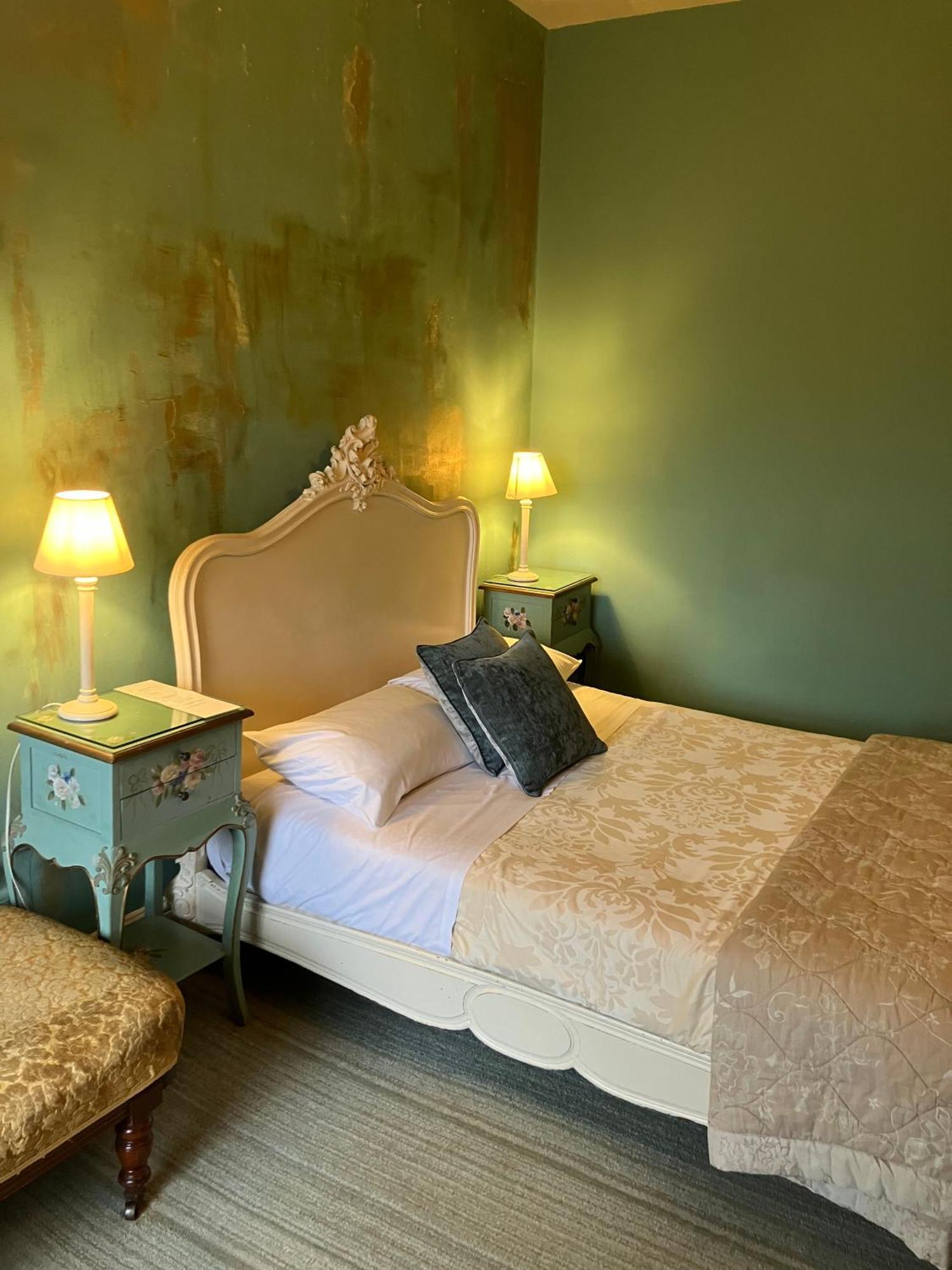 Cornerstones Guest House سيل المظهر الخارجي الصورة