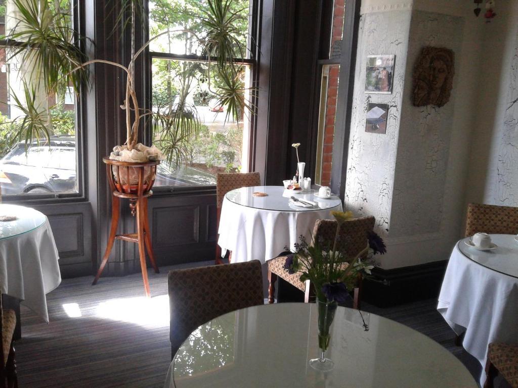 Cornerstones Guest House سيل المظهر الخارجي الصورة